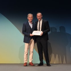 HIPPOCRATES member Maarten de Wit receives EULAR PARE Outstanding Achievement Award HIPPOCRATES member Maarten de Wit receives EULAR PARE Outstanding Achievement Award
